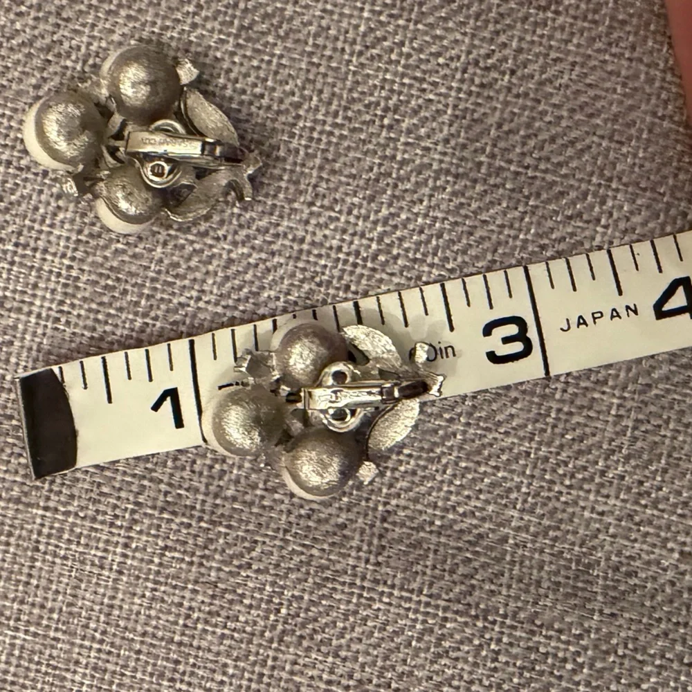 Vintage Sarah Coventry “Alaskan Summer” Clip-On Earrings Gold Tone